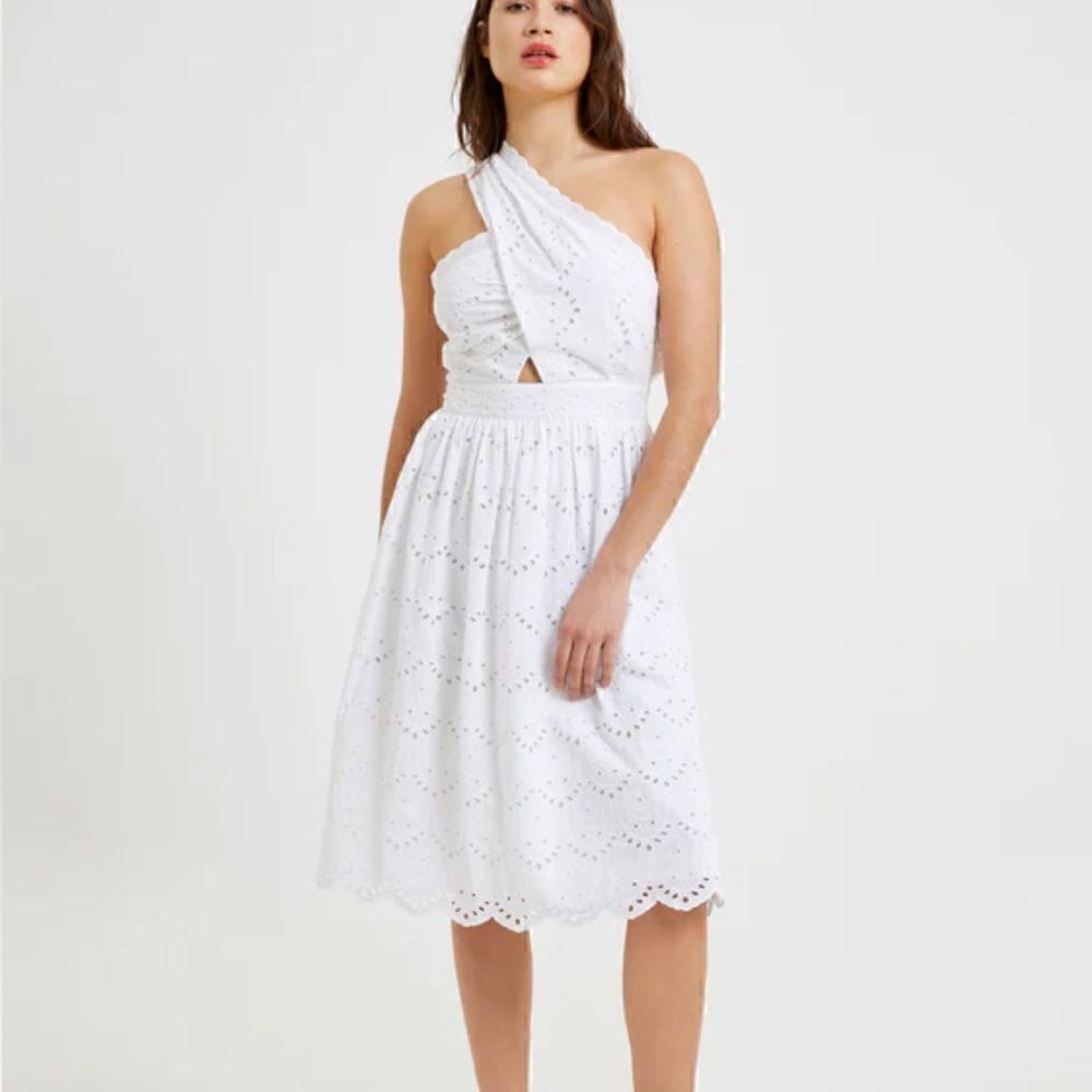Appelonabroderieanglaiseoneshoulderdress